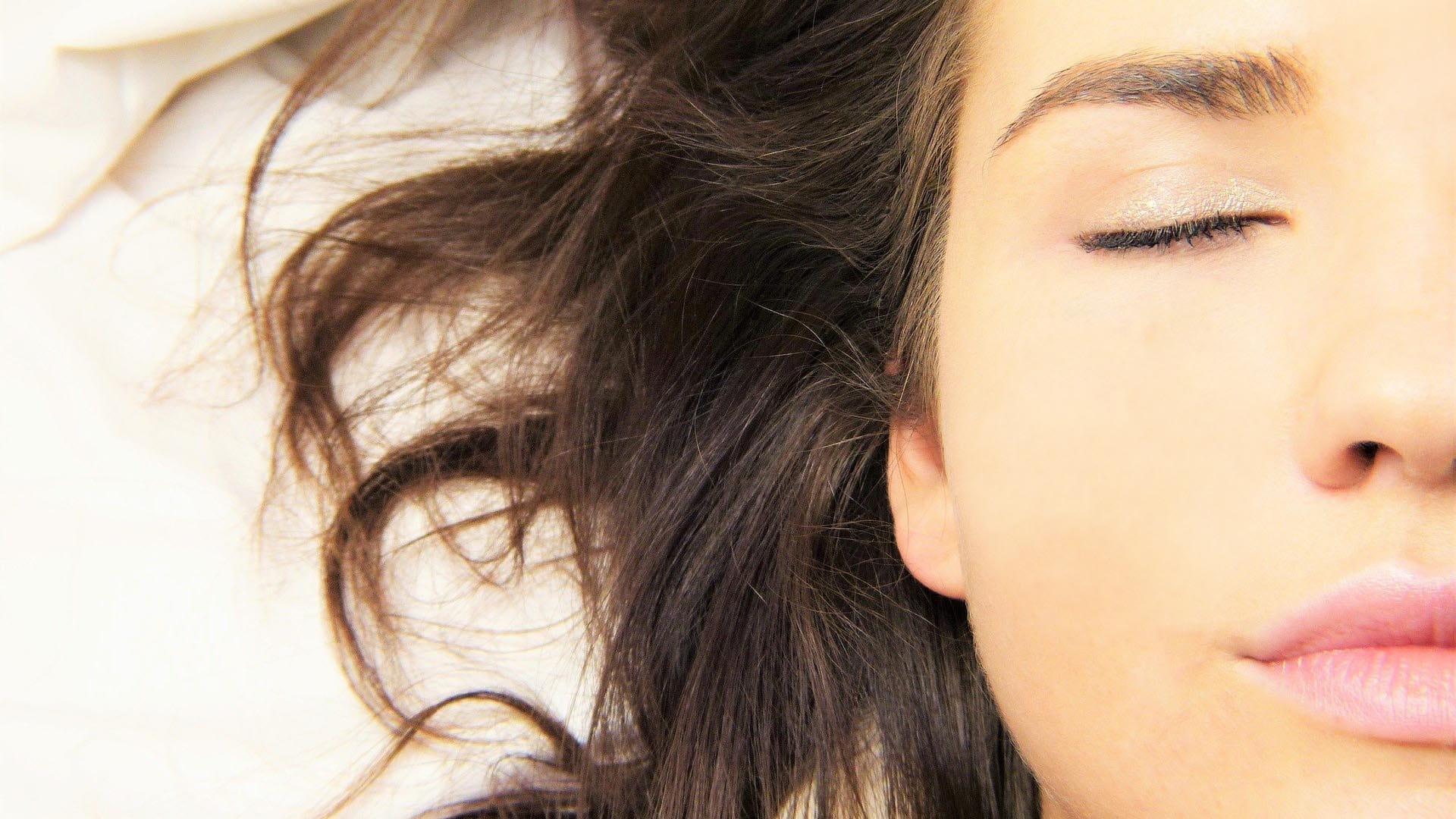 Esta rutina facial para chicas de 20 años te ayudará a prevenir el envejecimiento prematuro de la piel